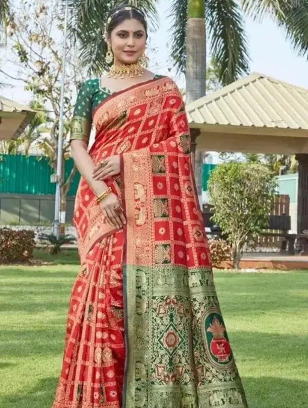 Women's Trendy Litchi Silk Jacquard Saree with Twirling Blouse Piece